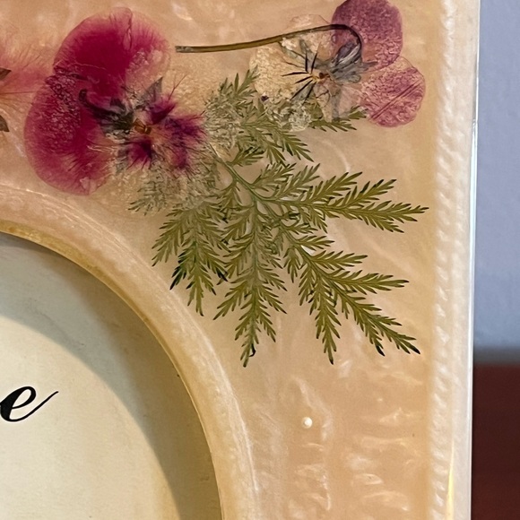 Vintage Resin And Lucite Pressed Flower Picture Frame 6x7 in - Picture 2 of 11